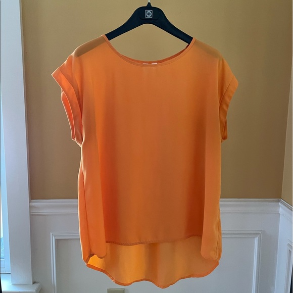 Tops - Beautiful orange short sleeve blouse